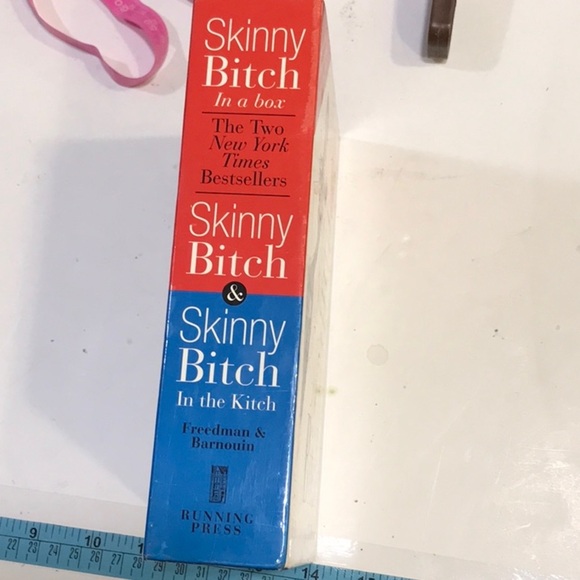 Lot 2 Skinny B itch Box set by Rory Freedman  Skinny Biotch+Kitch  9780762436088 - Picture 1 of 6